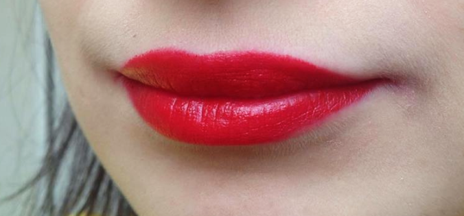 ruby woo mac lipstick swatch porté (3).png